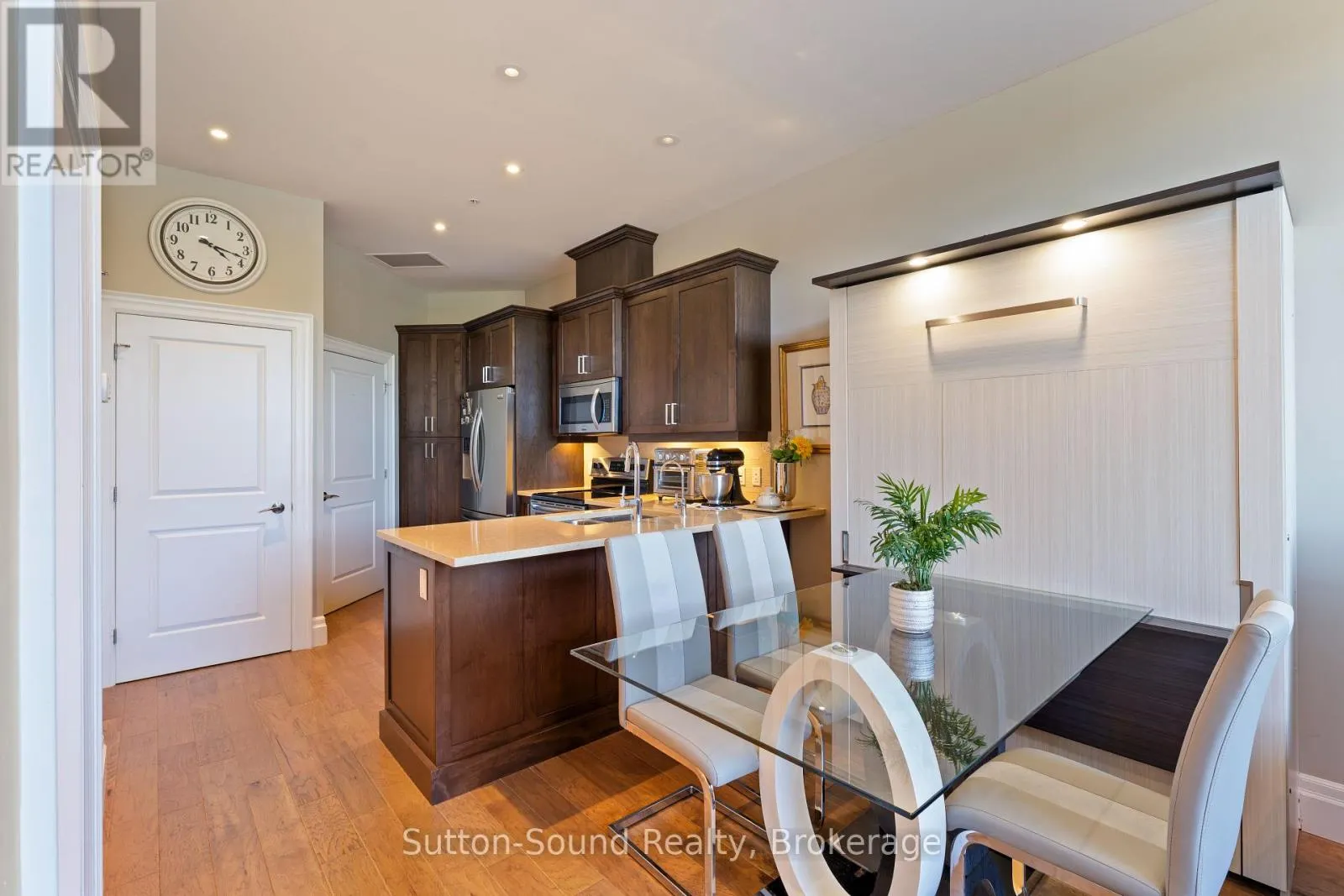 410 - 945 3RD AVENUE EAST AVENUE, #410