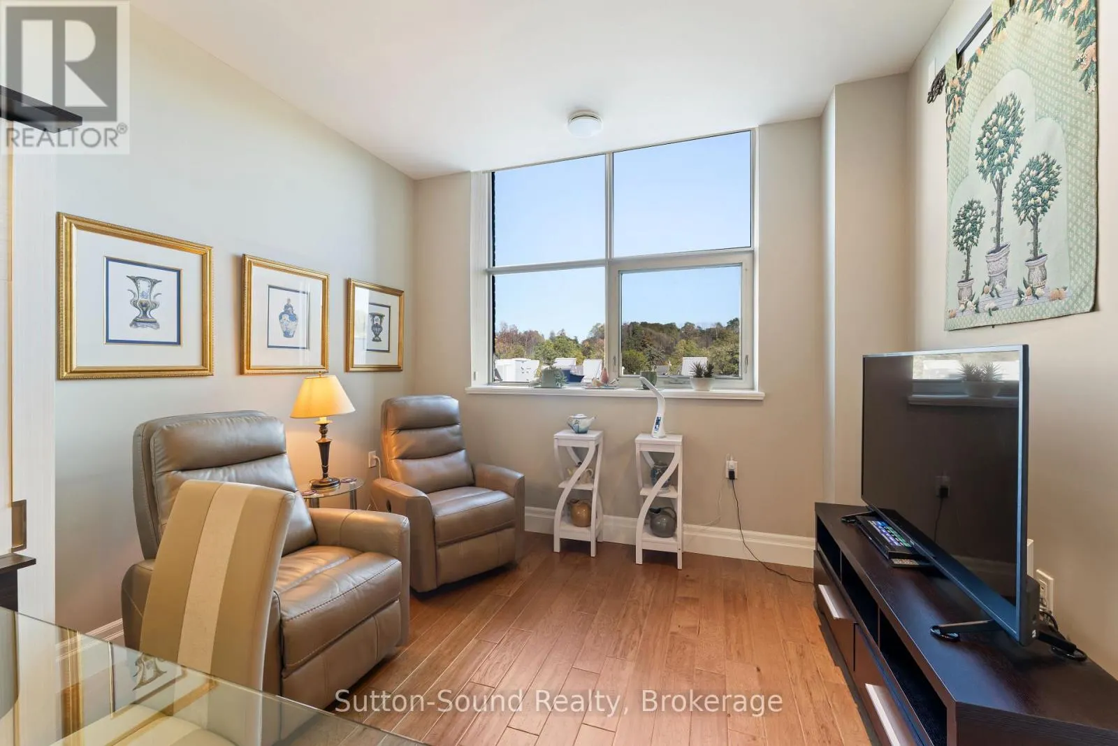 410 - 945 3RD AVENUE EAST AVENUE, #410