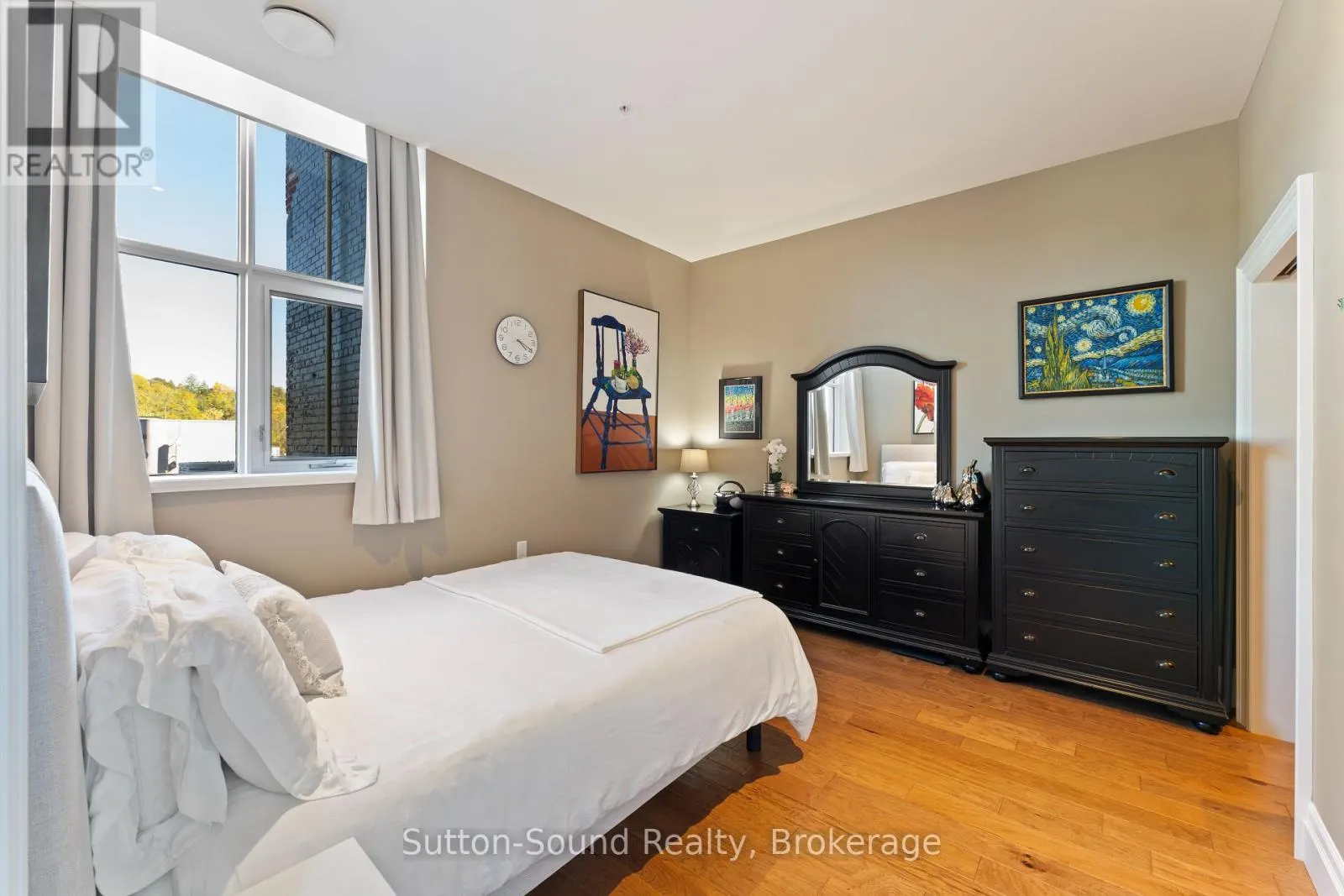 410 - 945 3RD AVENUE EAST AVENUE, #410