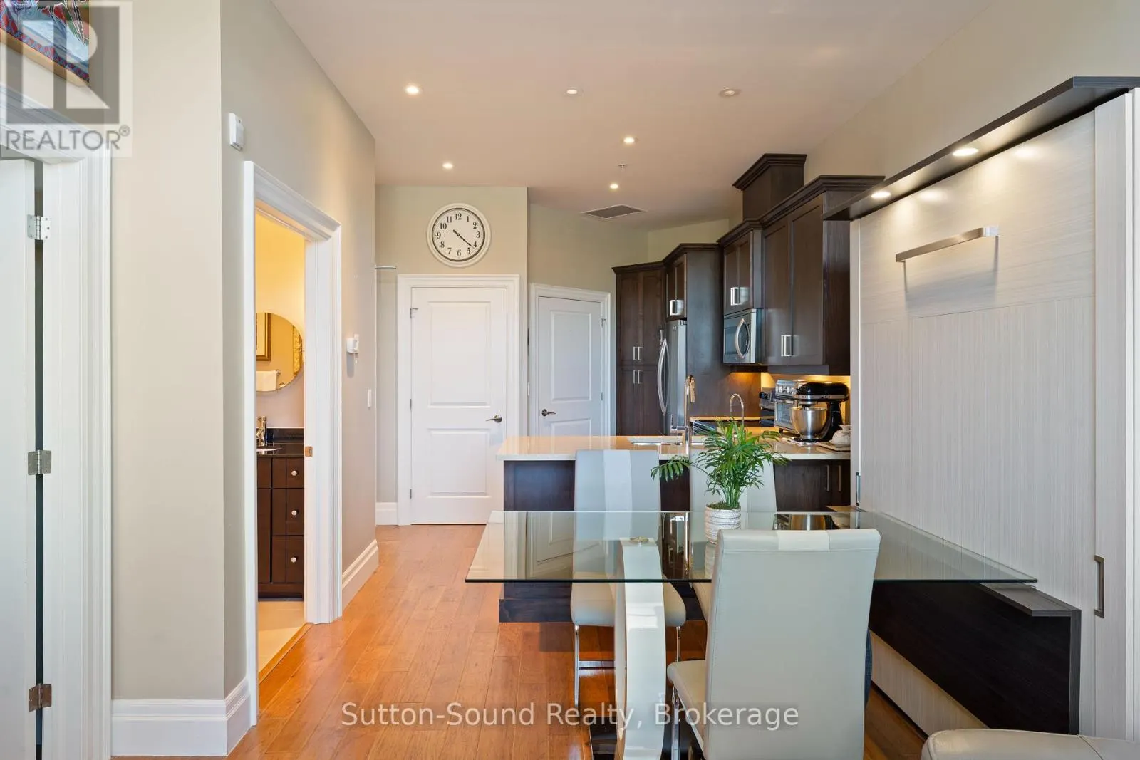 410 - 945 3RD AVENUE EAST AVENUE, #410