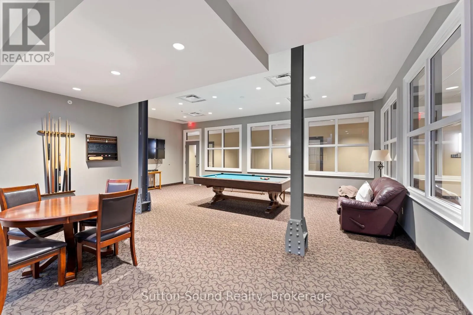 410 - 945 3RD AVENUE EAST AVENUE, #410