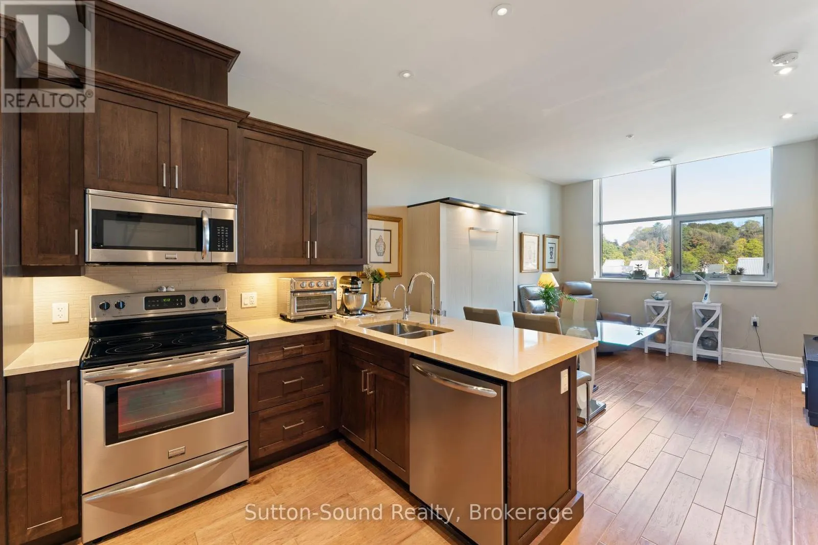 410 - 945 3RD AVENUE EAST AVENUE, #410