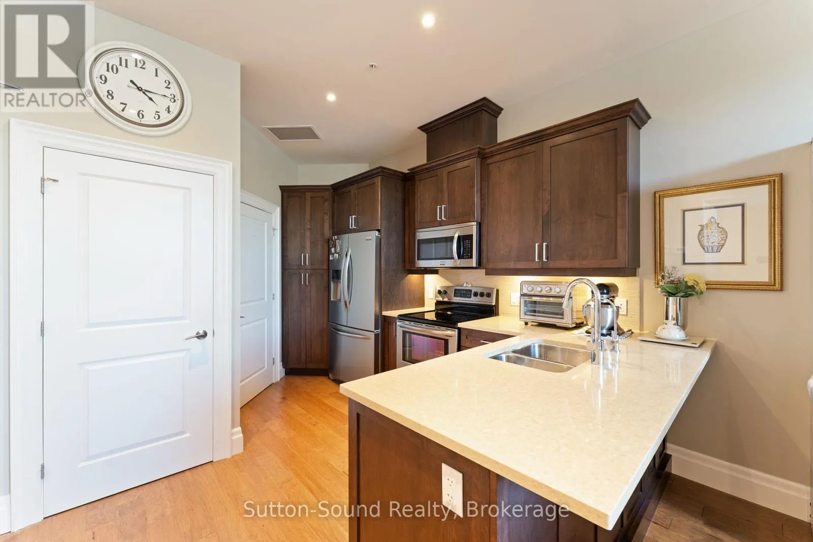 410 - 945 3RD AVENUE EAST AVENUE, #410