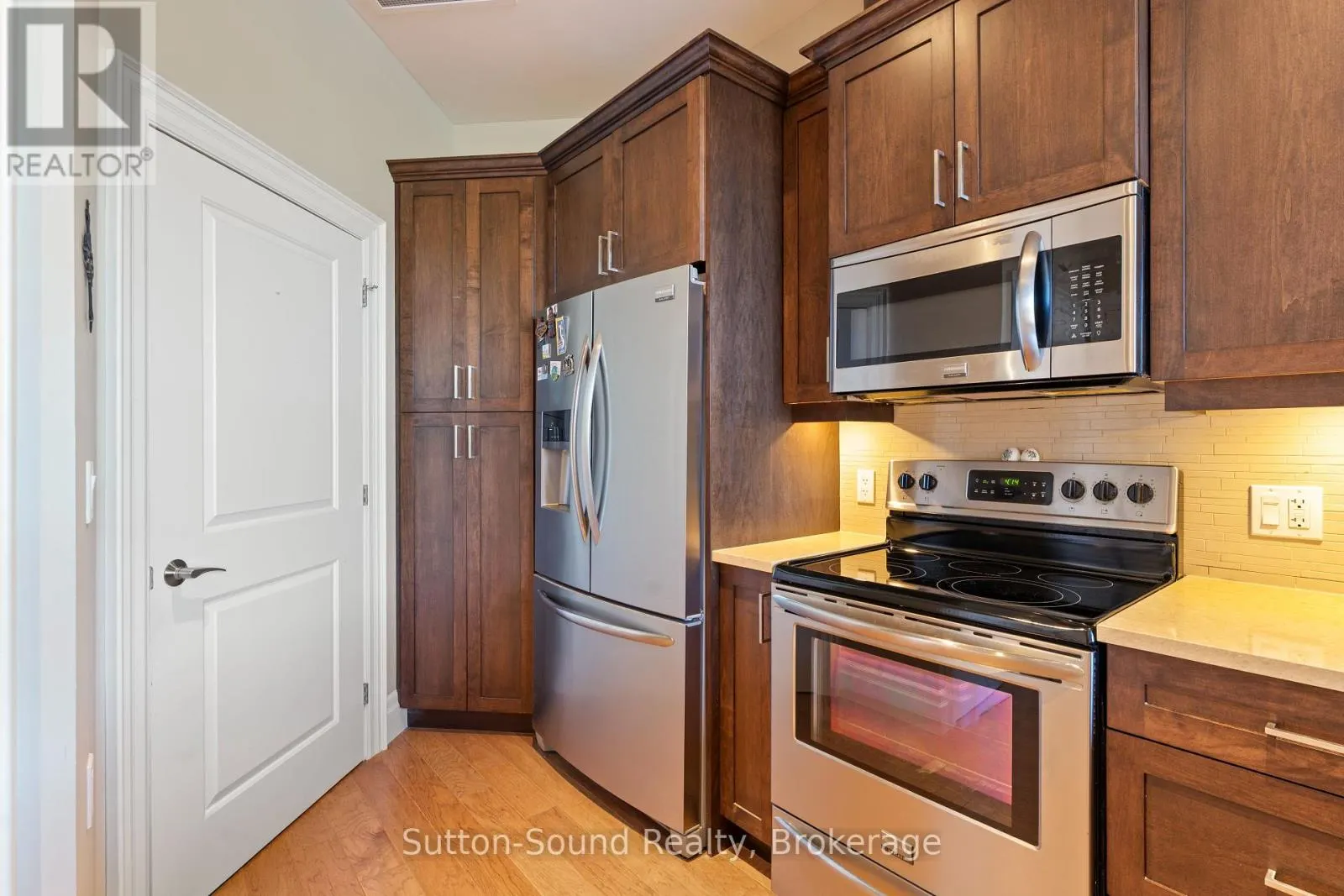 410 - 945 3RD AVENUE EAST AVENUE, #410