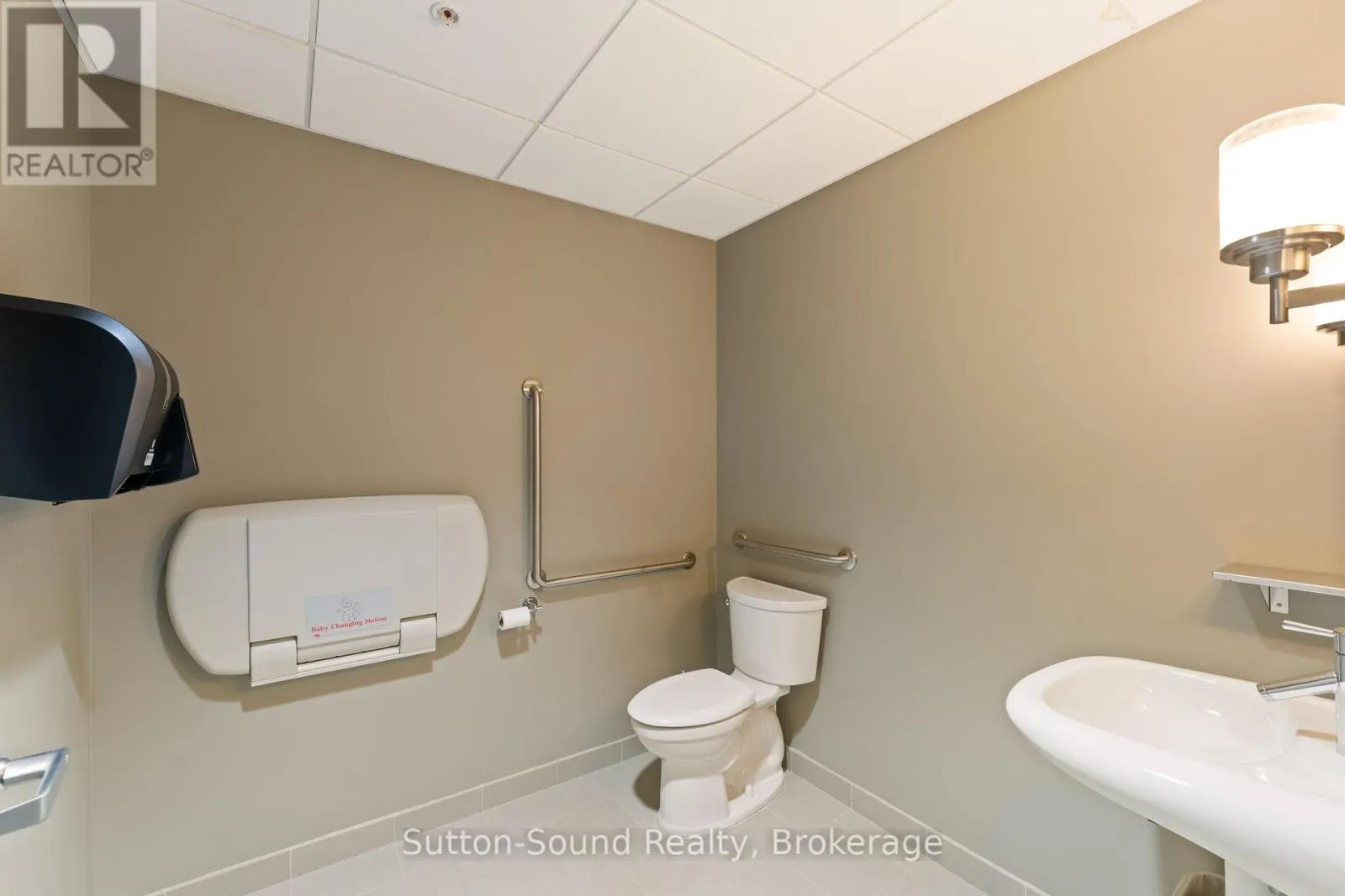 410 - 945 3RD AVENUE EAST AVENUE, #410