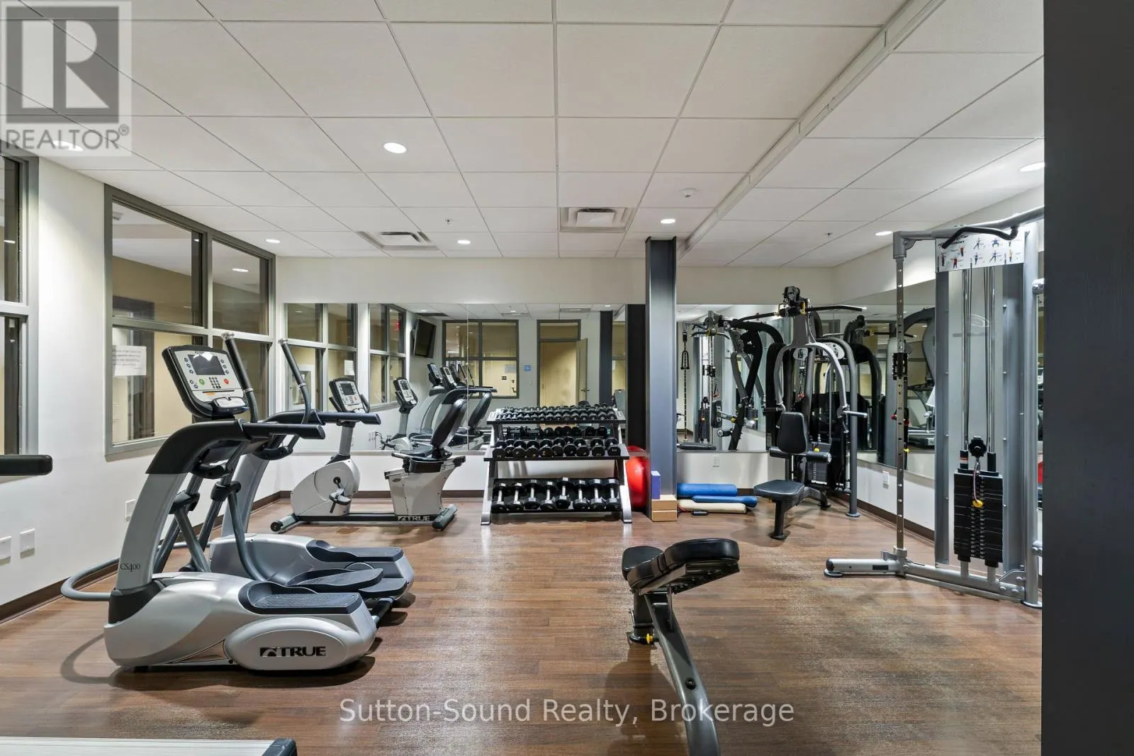410 - 945 3RD AVENUE EAST AVENUE, #410