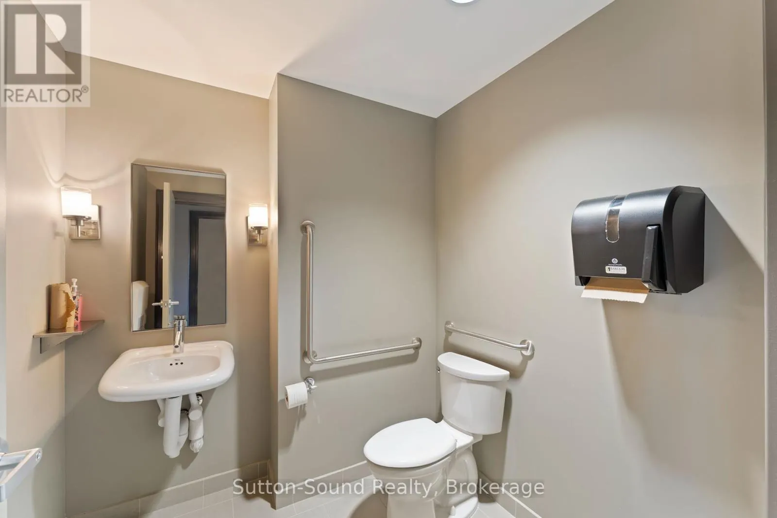 410 - 945 3RD AVENUE EAST AVENUE, #410