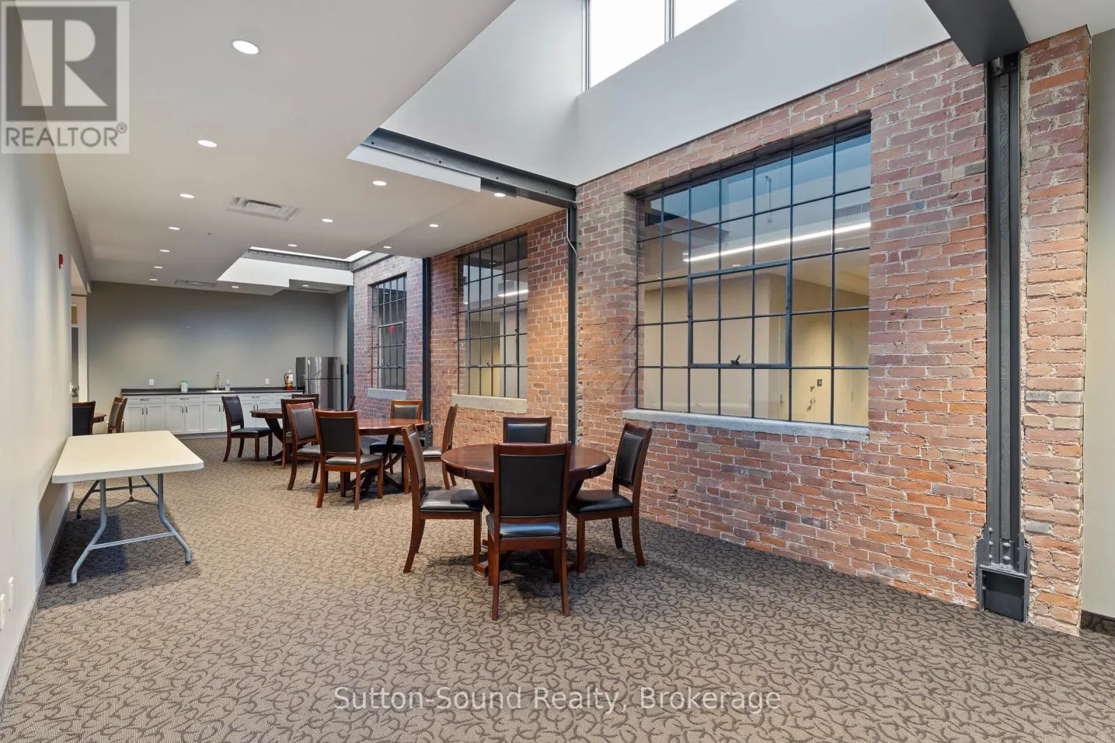 410 - 945 3RD AVENUE EAST AVENUE, #410