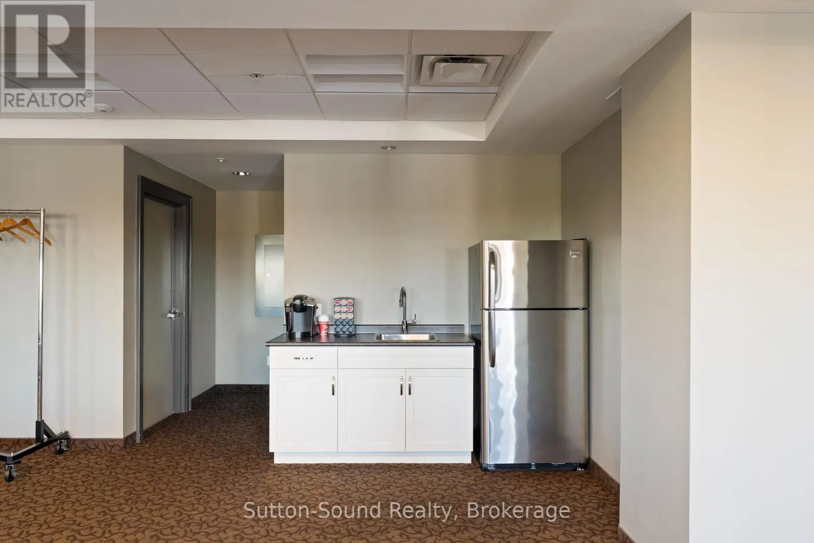 410 - 945 3RD AVENUE EAST AVENUE, #410