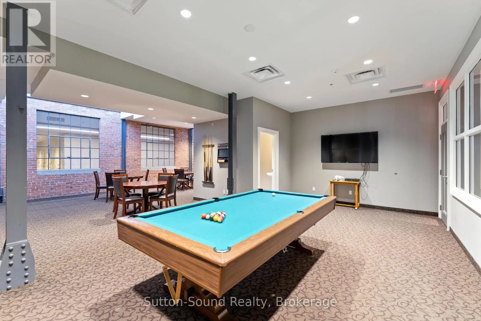 410 - 945 3RD AVENUE EAST AVENUE, #410