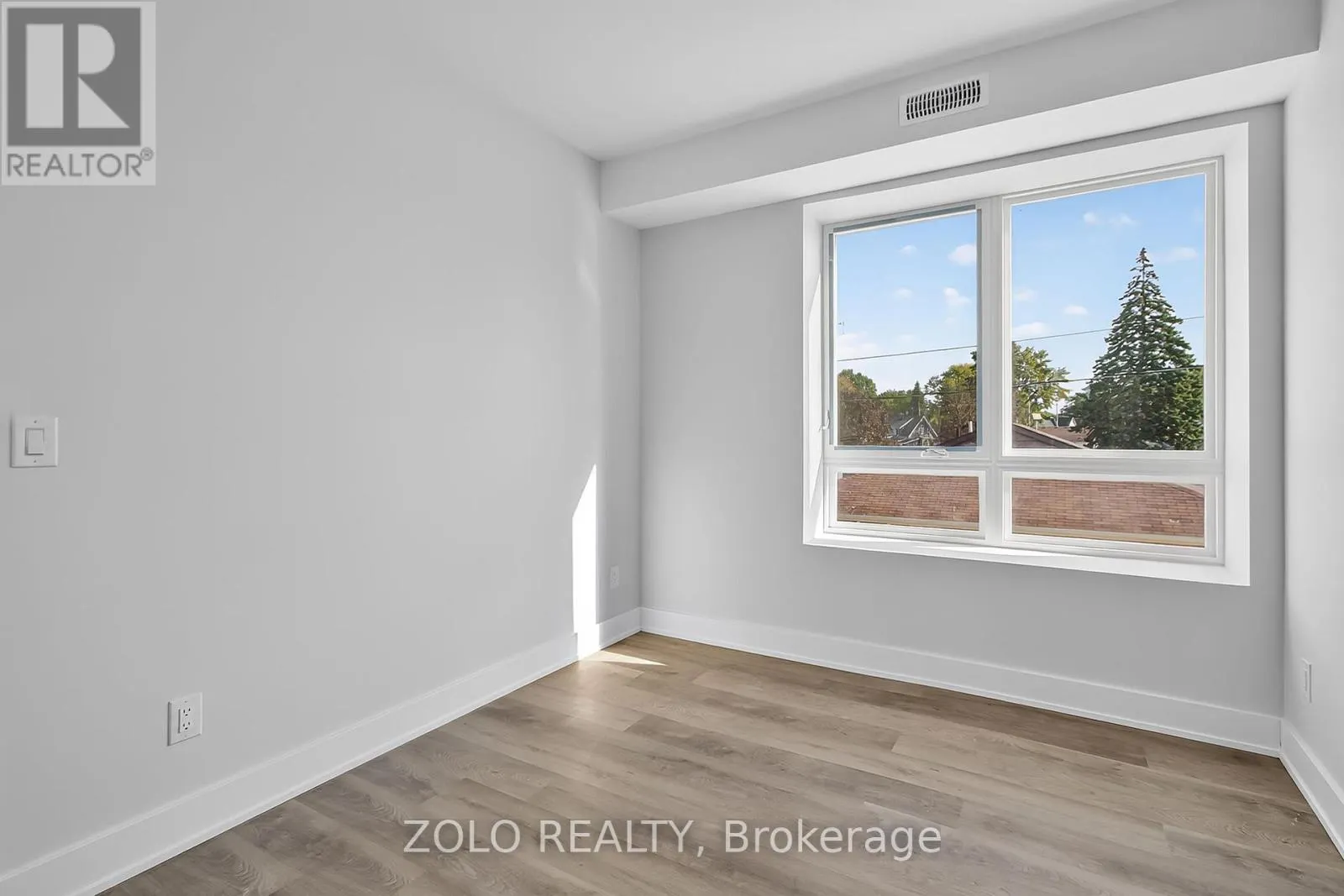 UNIT # 4 - 206 WELLINGTON STREET