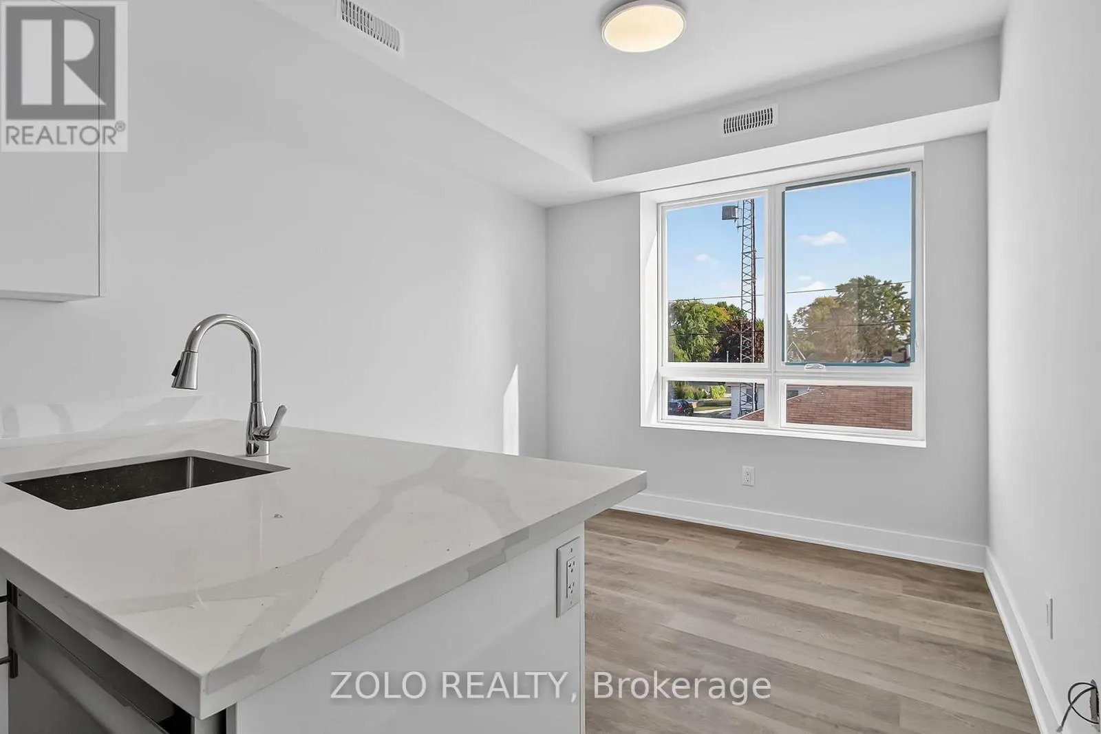 UNIT # 4 - 206 WELLINGTON STREET