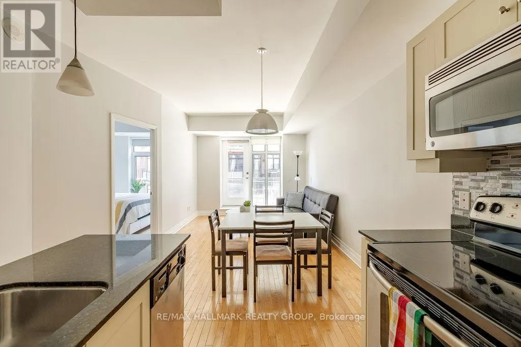 914 - 235 KENT STREET