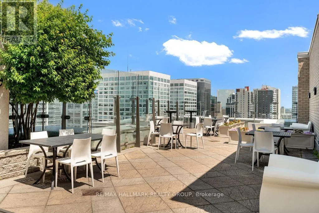 914 - 235 KENT STREET