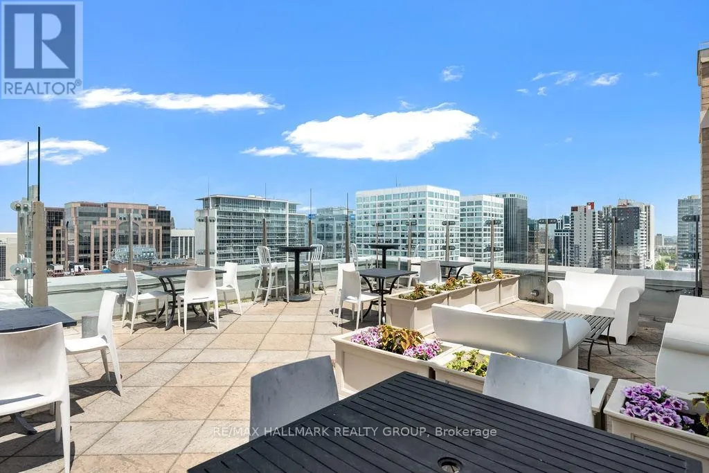 914 - 235 KENT STREET