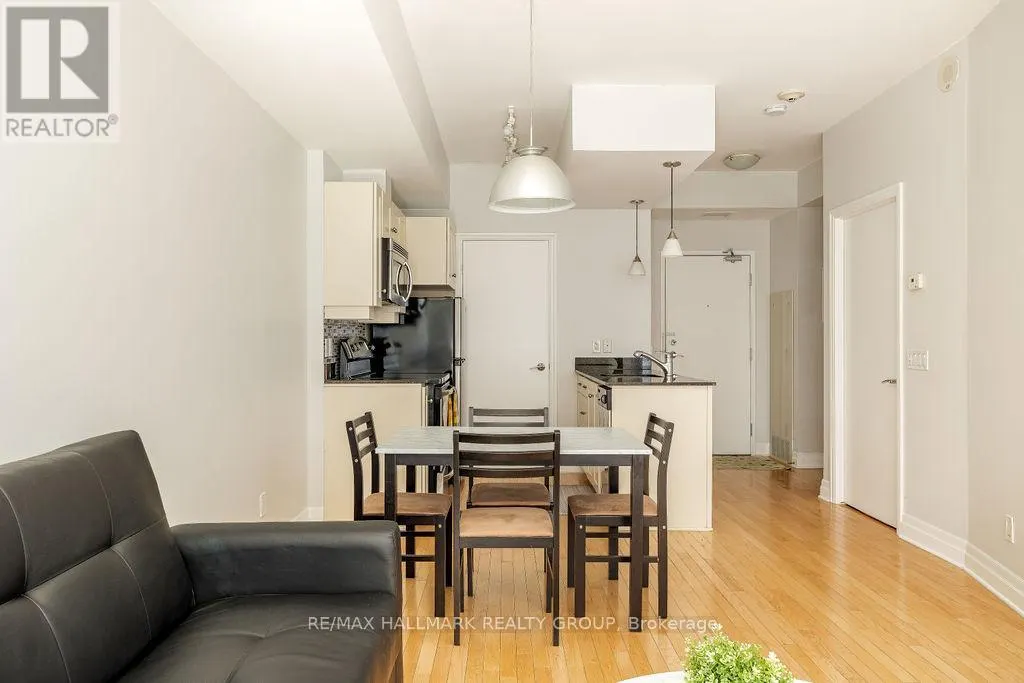 914 - 235 KENT STREET
