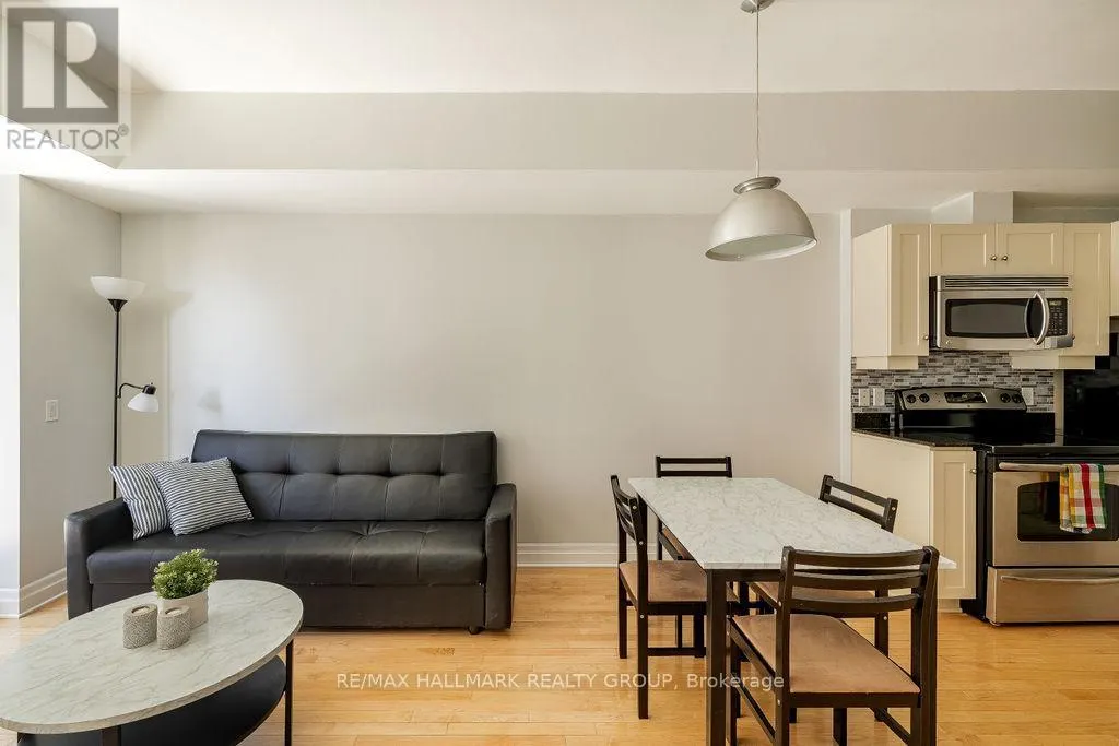 914 - 235 KENT STREET