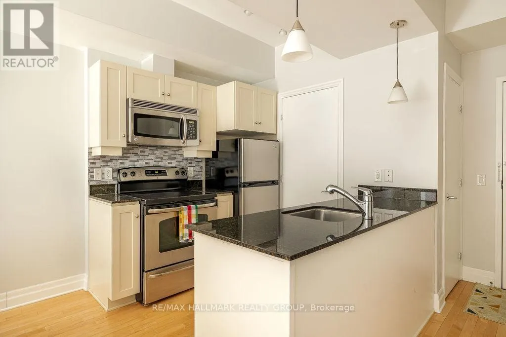914 - 235 KENT STREET