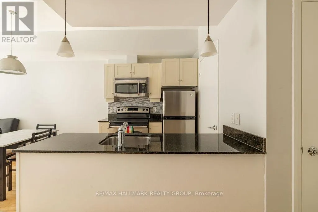 914 - 235 KENT STREET