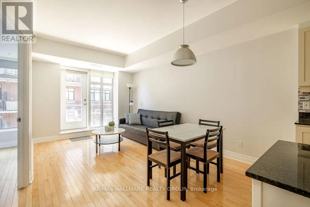 914 - 235 KENT STREET