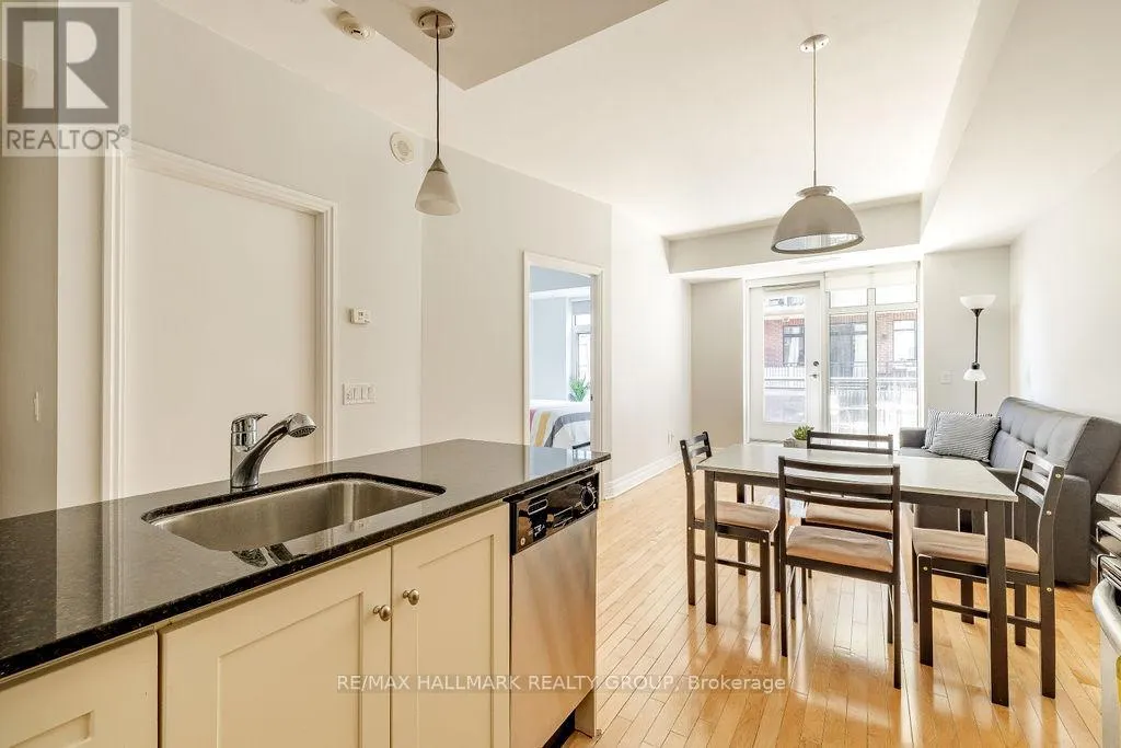 914 - 235 KENT STREET