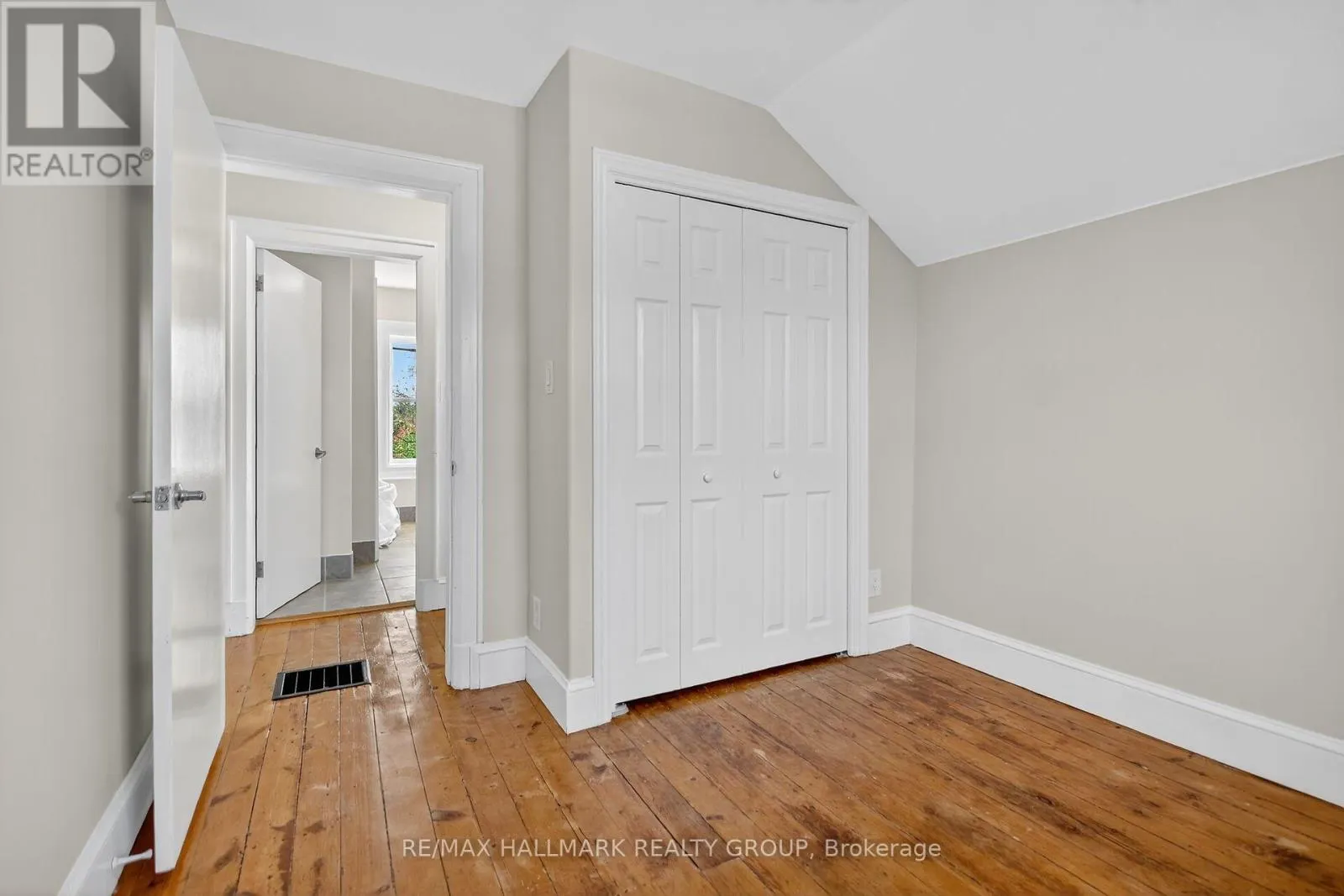 45 CARLETON STREET