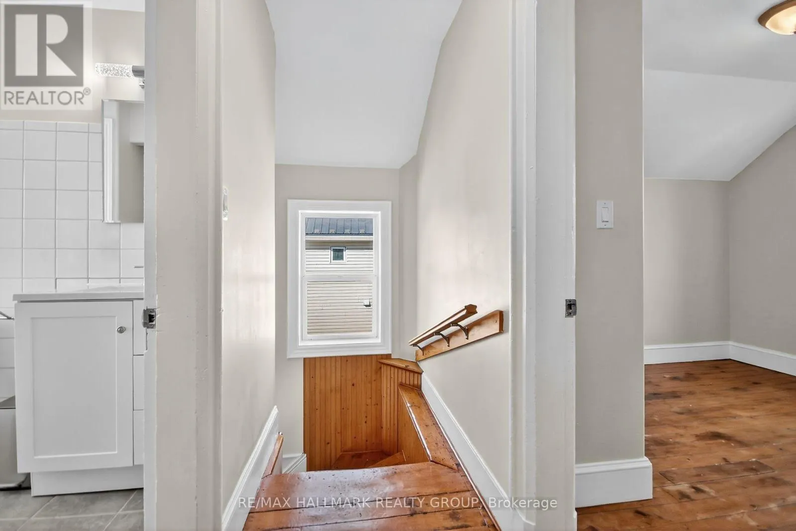 45 CARLETON STREET