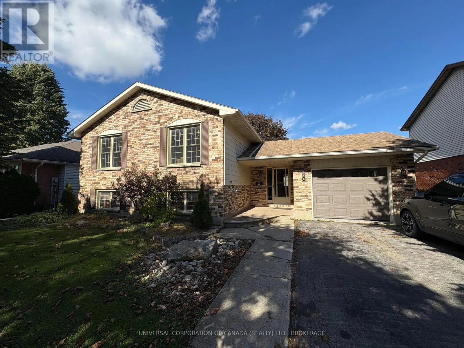 15 TREADWELL STREET E
