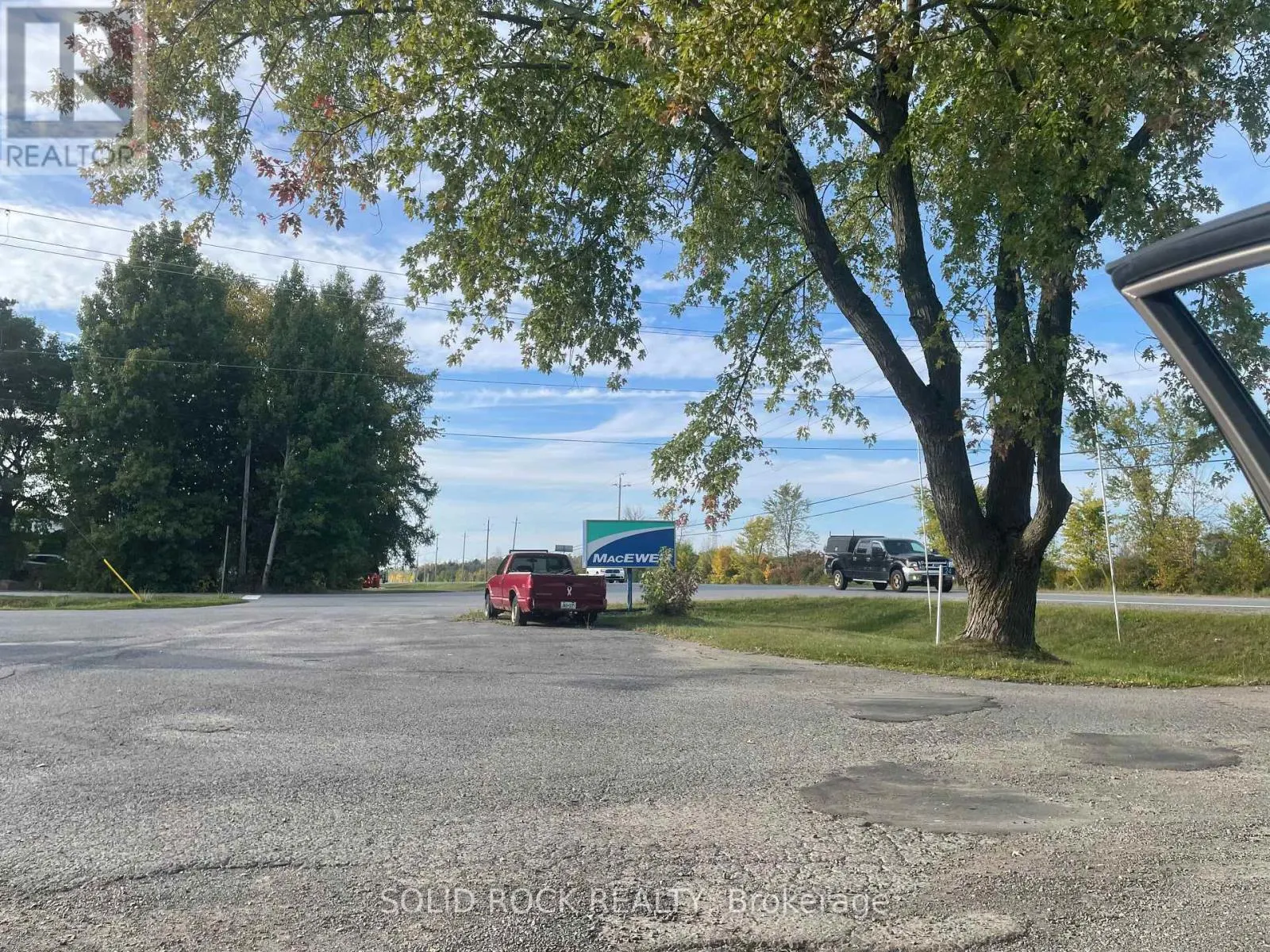 24 COUNTY RD 17 SE