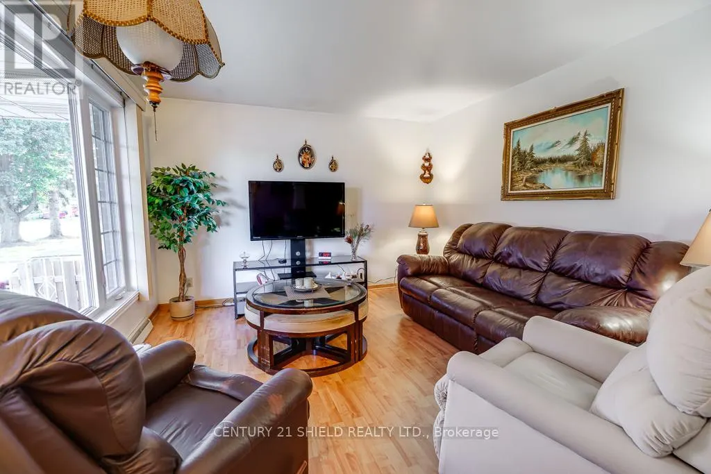 105 ATHLONE DRIVE