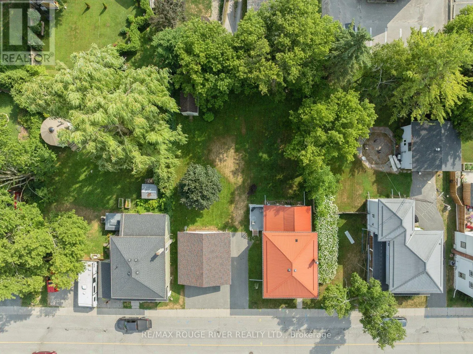 21 CENTRE AVENUE