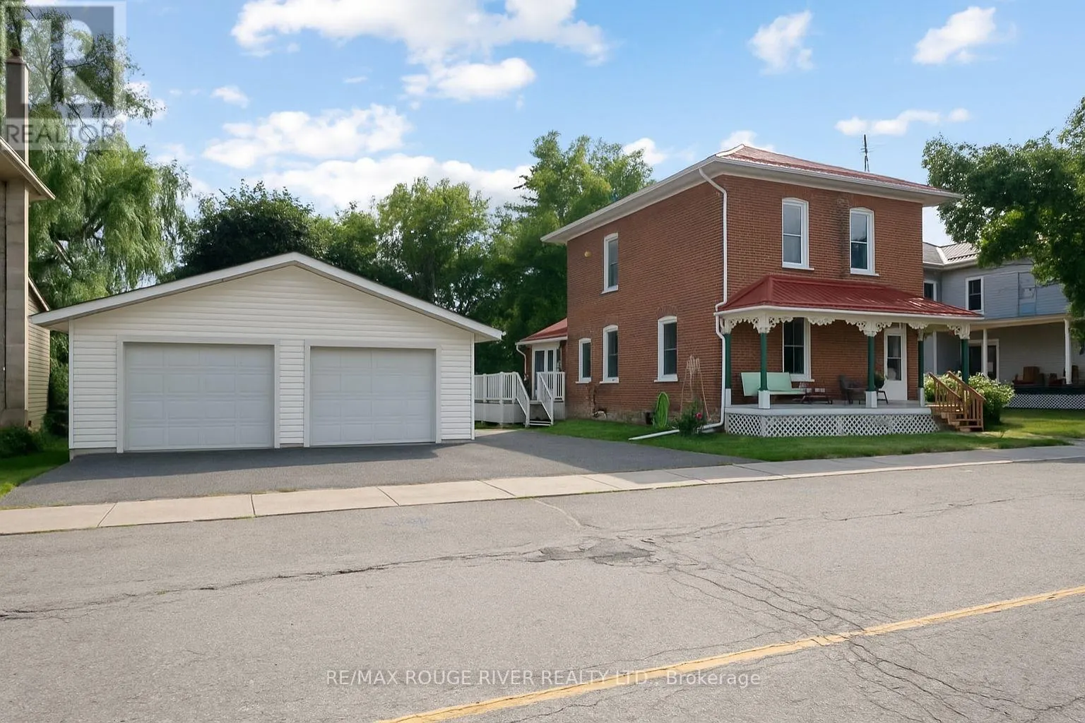 21 CENTRE AVENUE