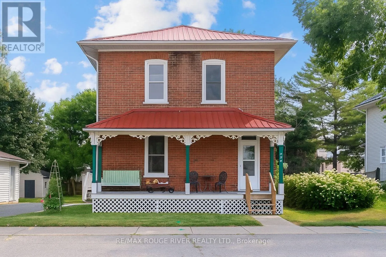 21 CENTRE AVENUE