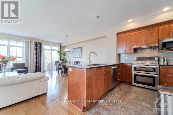 401 FOXHALL WAY