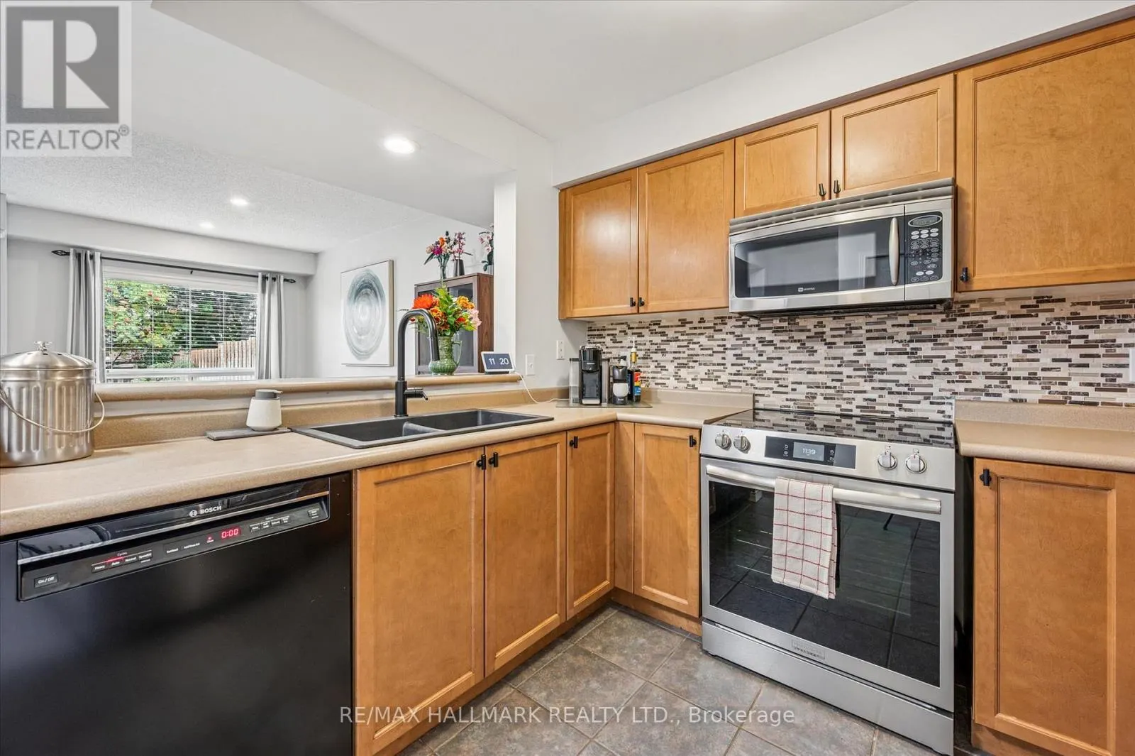 103 NORTHCLIFFE CRESCENT