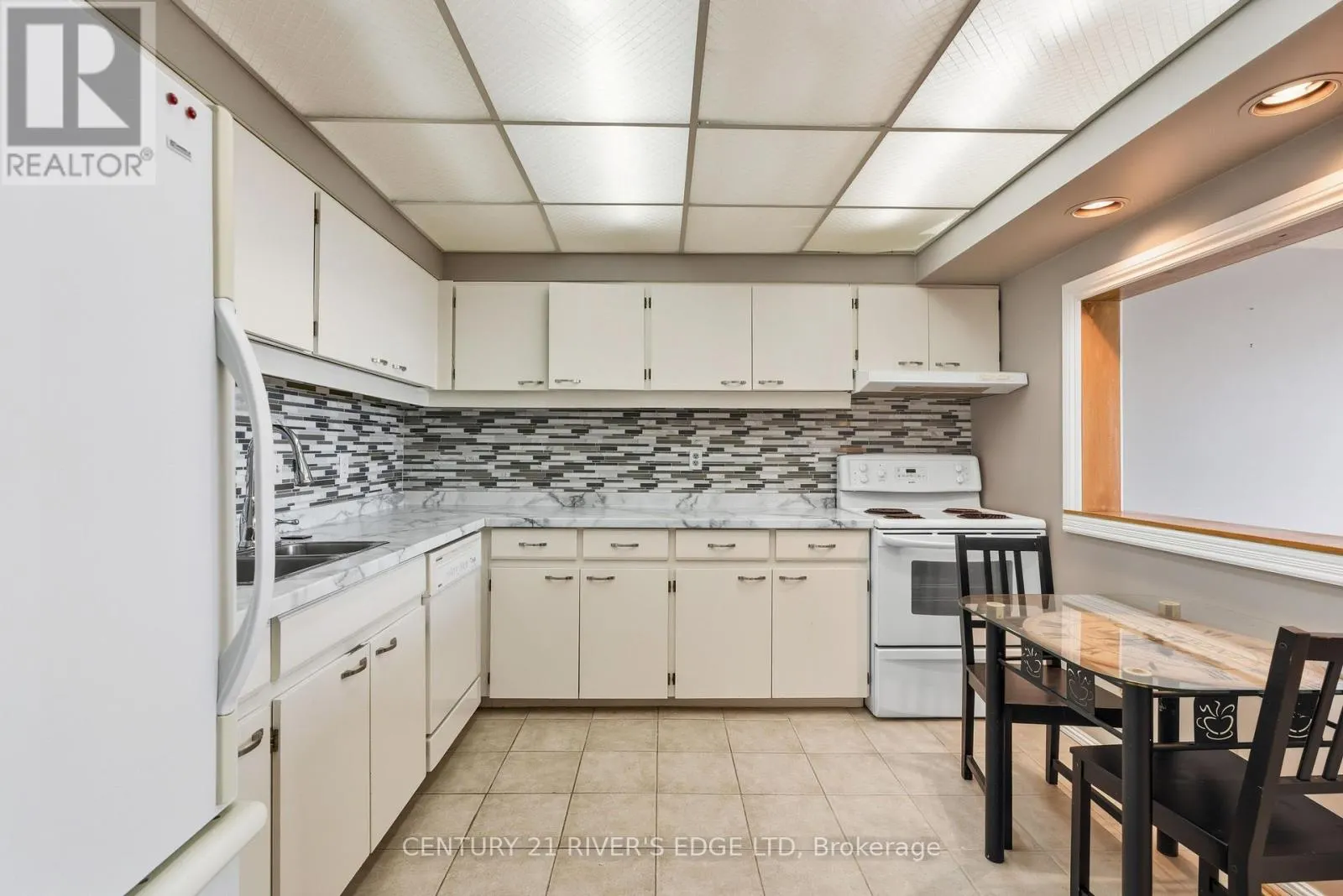 211 - 55 WATER STREET E