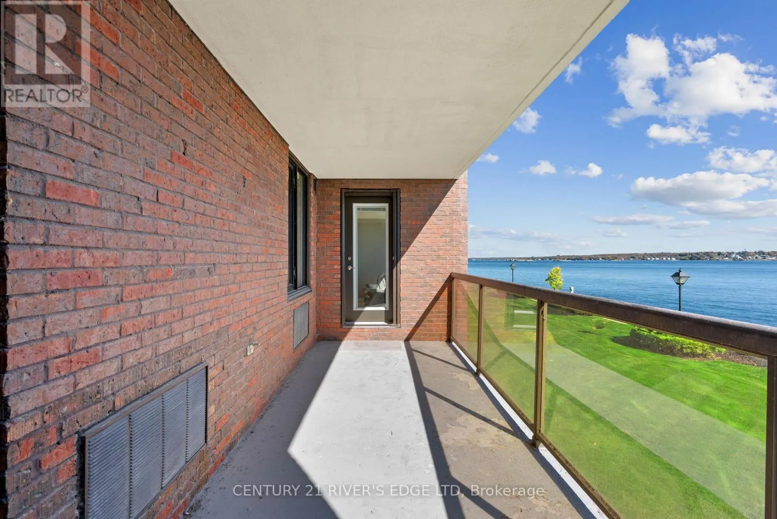 211 - 55 WATER STREET E