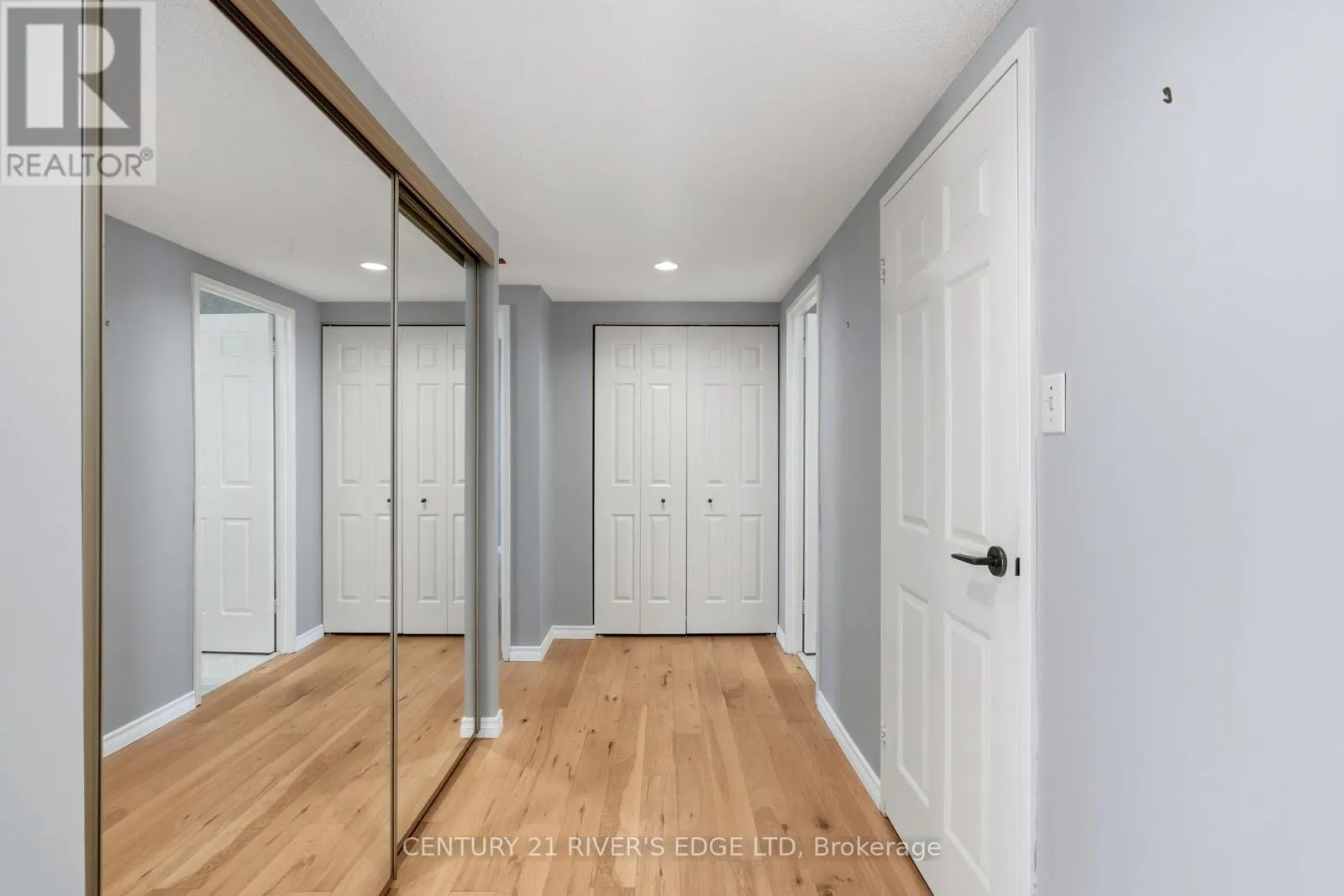 211 - 55 WATER STREET E