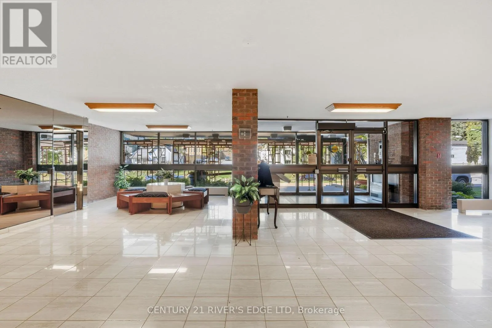 211 - 55 WATER STREET E