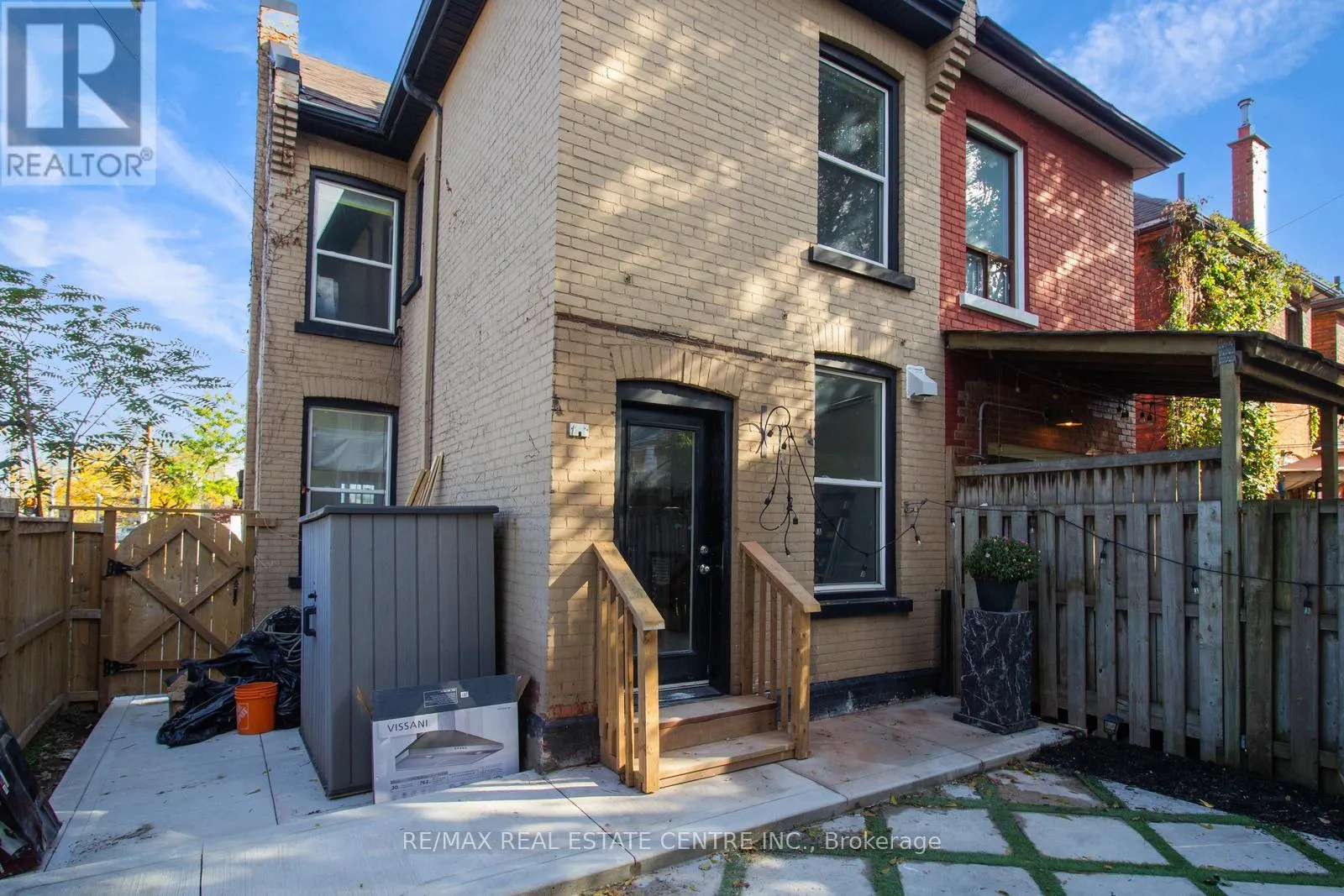 49 WENTWORTH #MAIN STREET