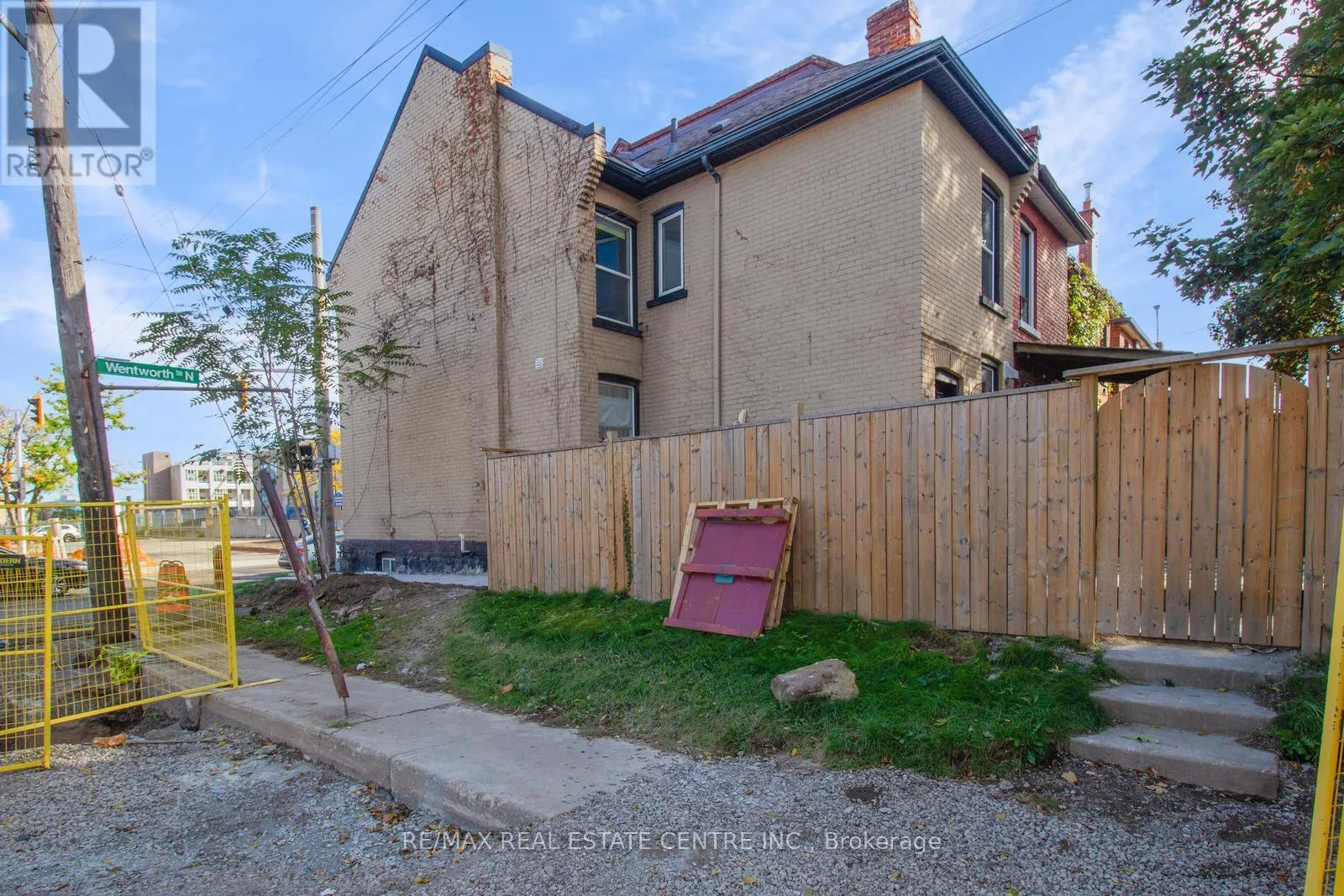 49 WENTWORTH #MAIN STREET
