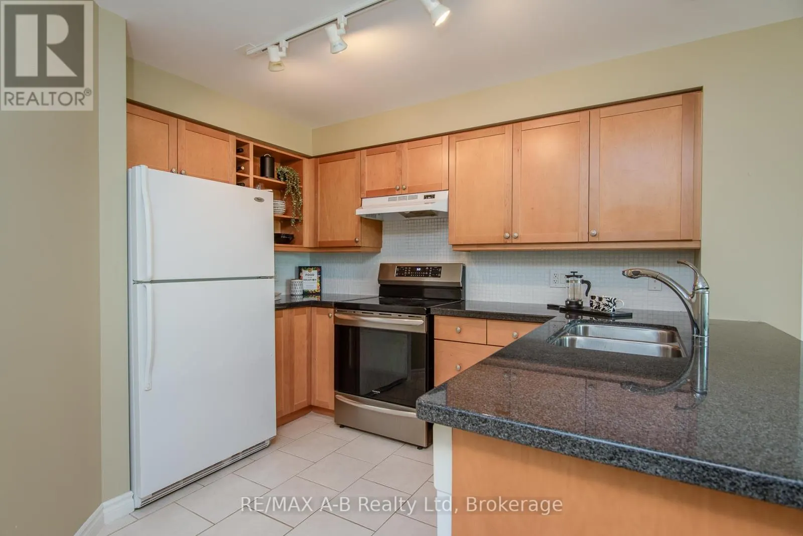 202 - 400 ROMEO STREET N, #202