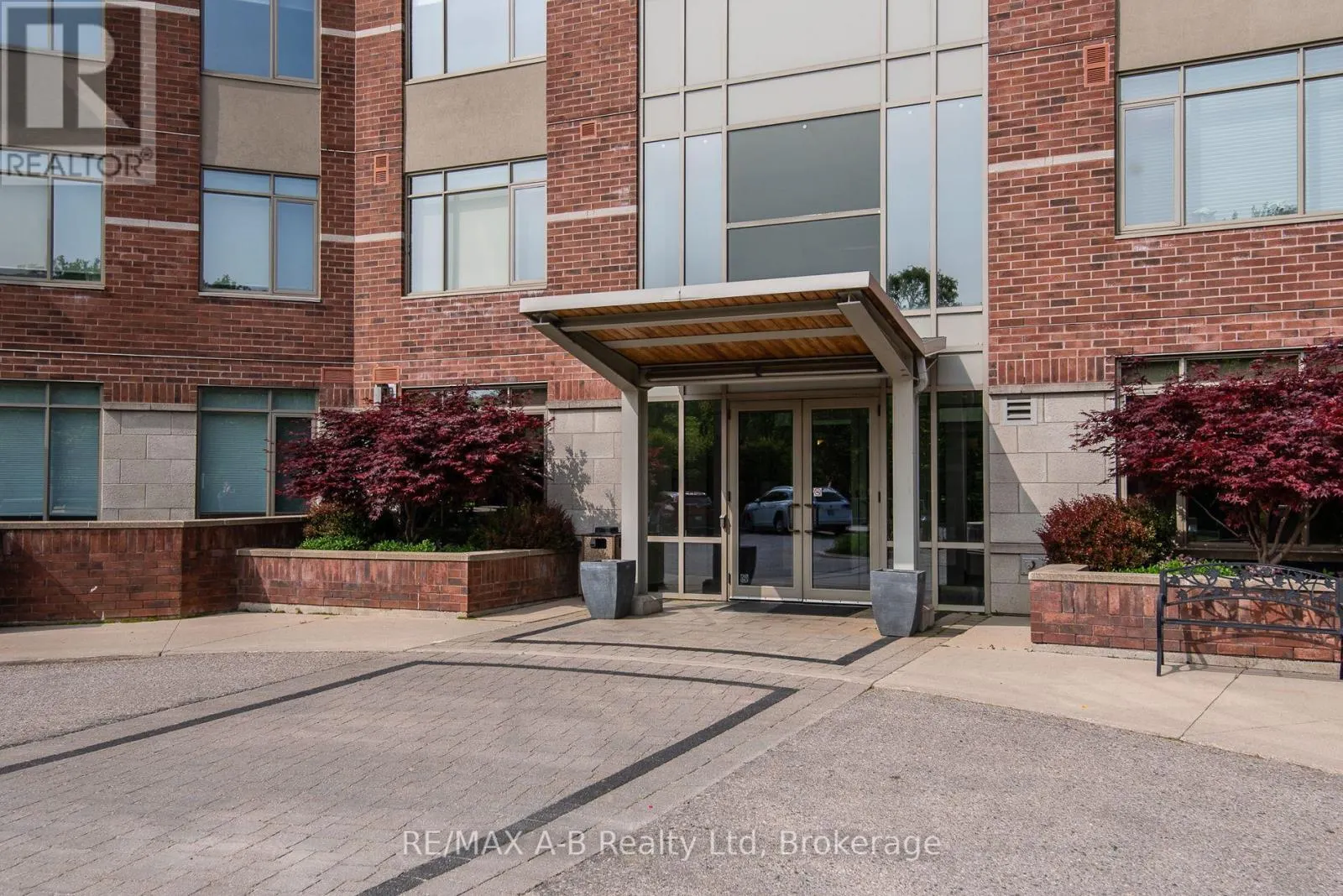 202 - 400 ROMEO STREET N, #202