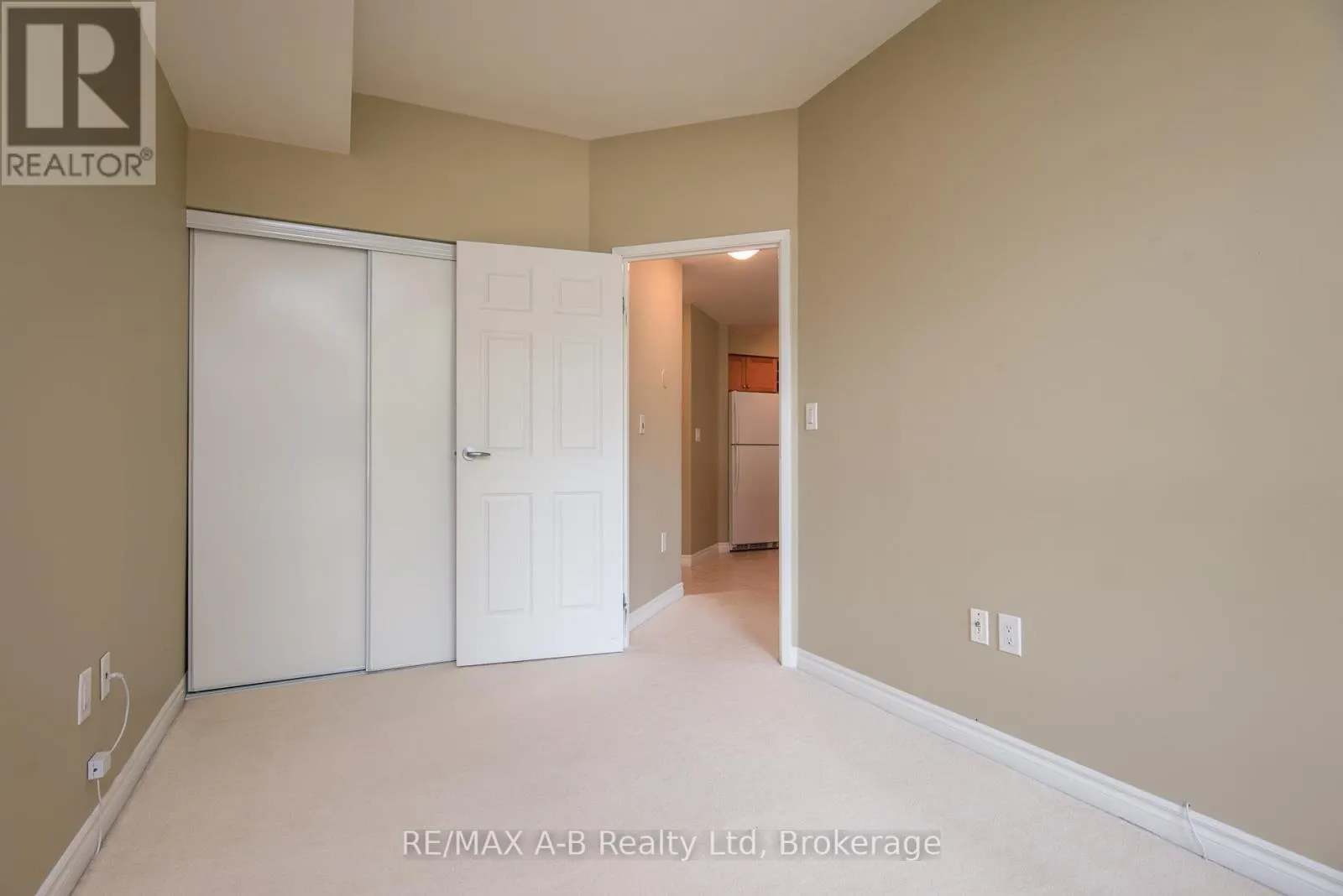 202 - 400 ROMEO STREET N, #202