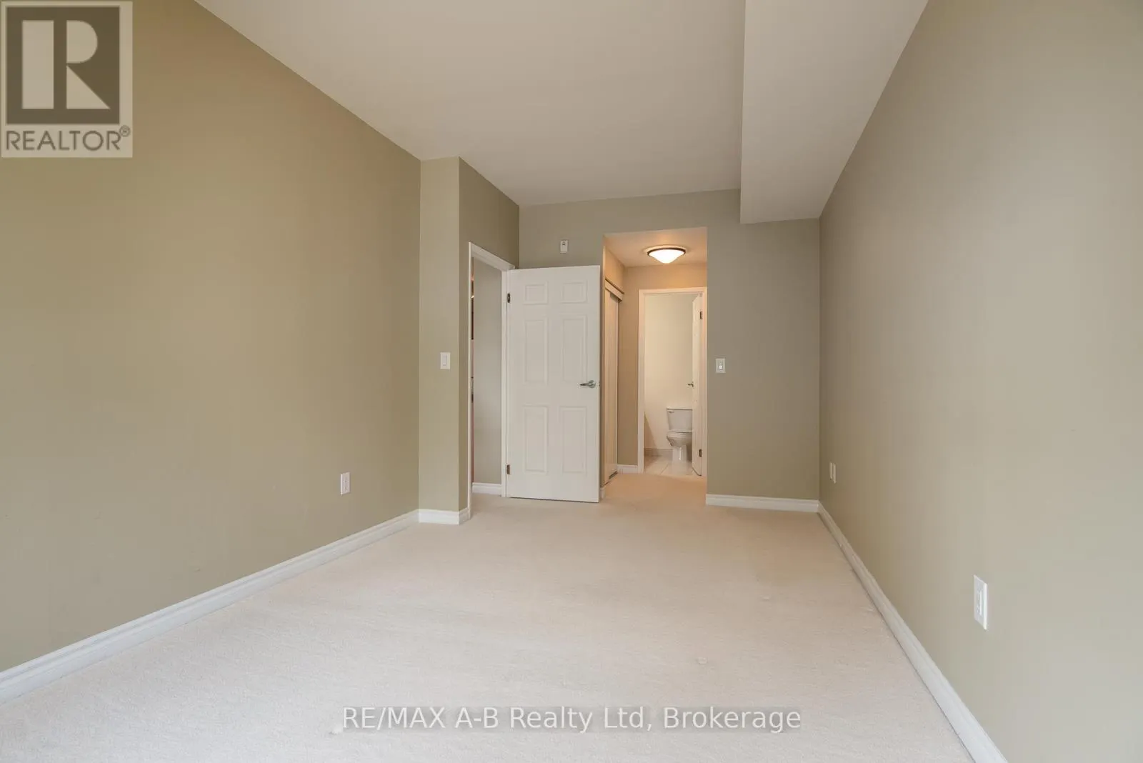 202 - 400 ROMEO STREET N, #202