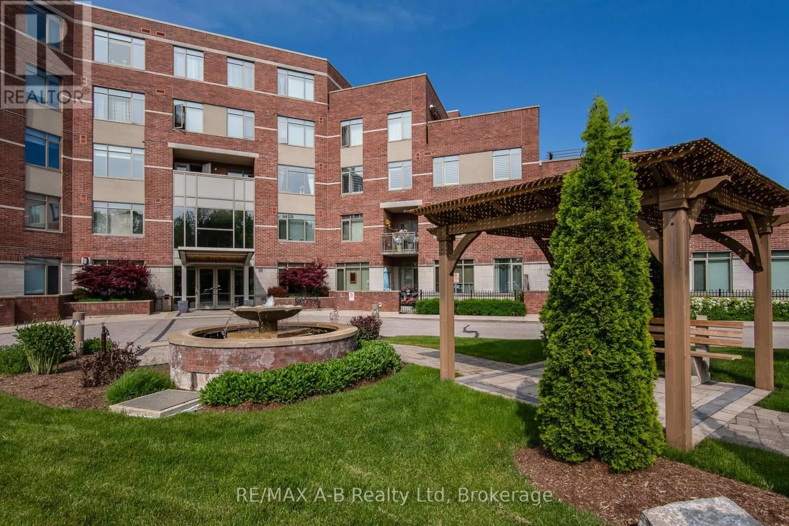 202 - 400 ROMEO STREET N, #202