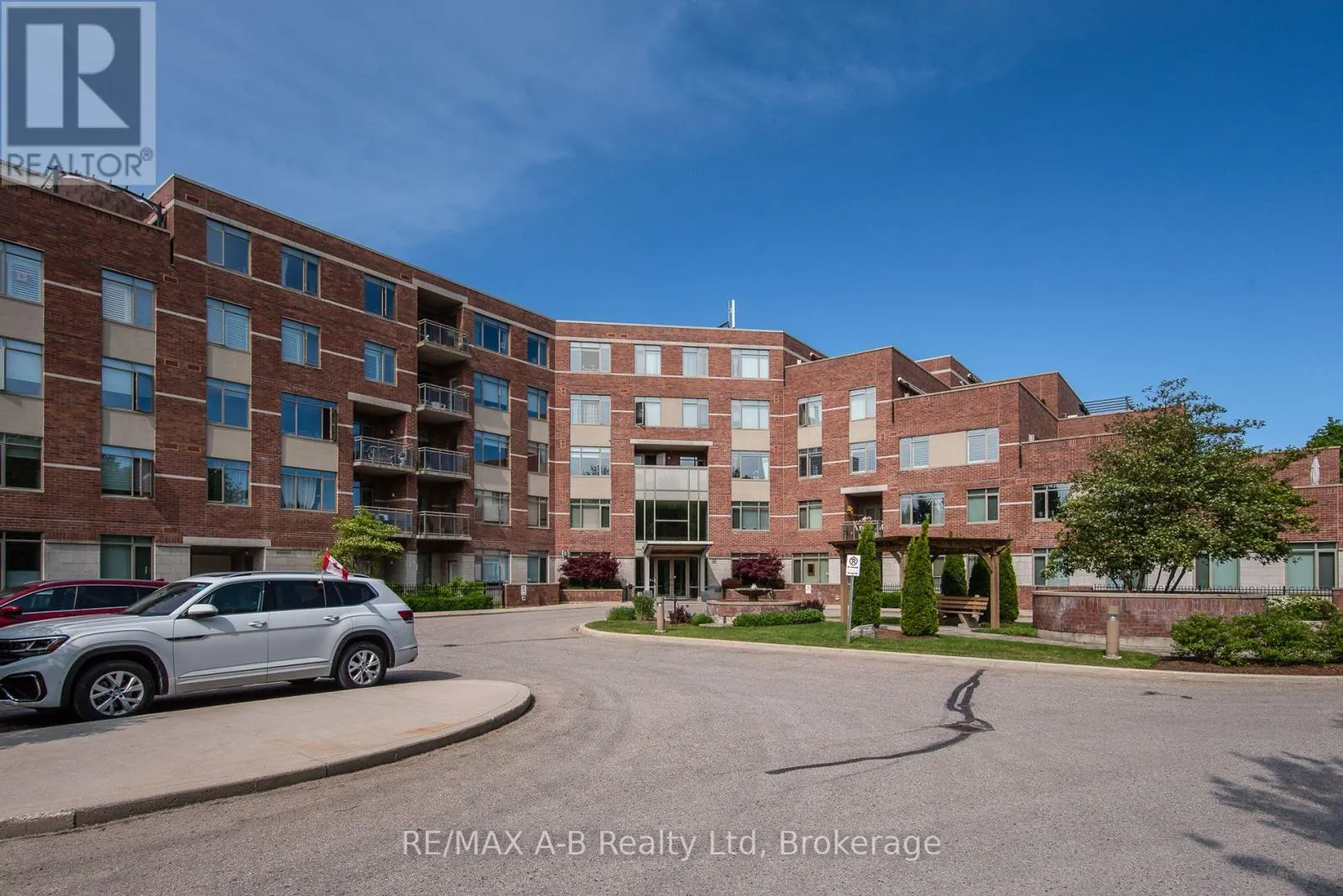 202 - 400 ROMEO STREET N, #202