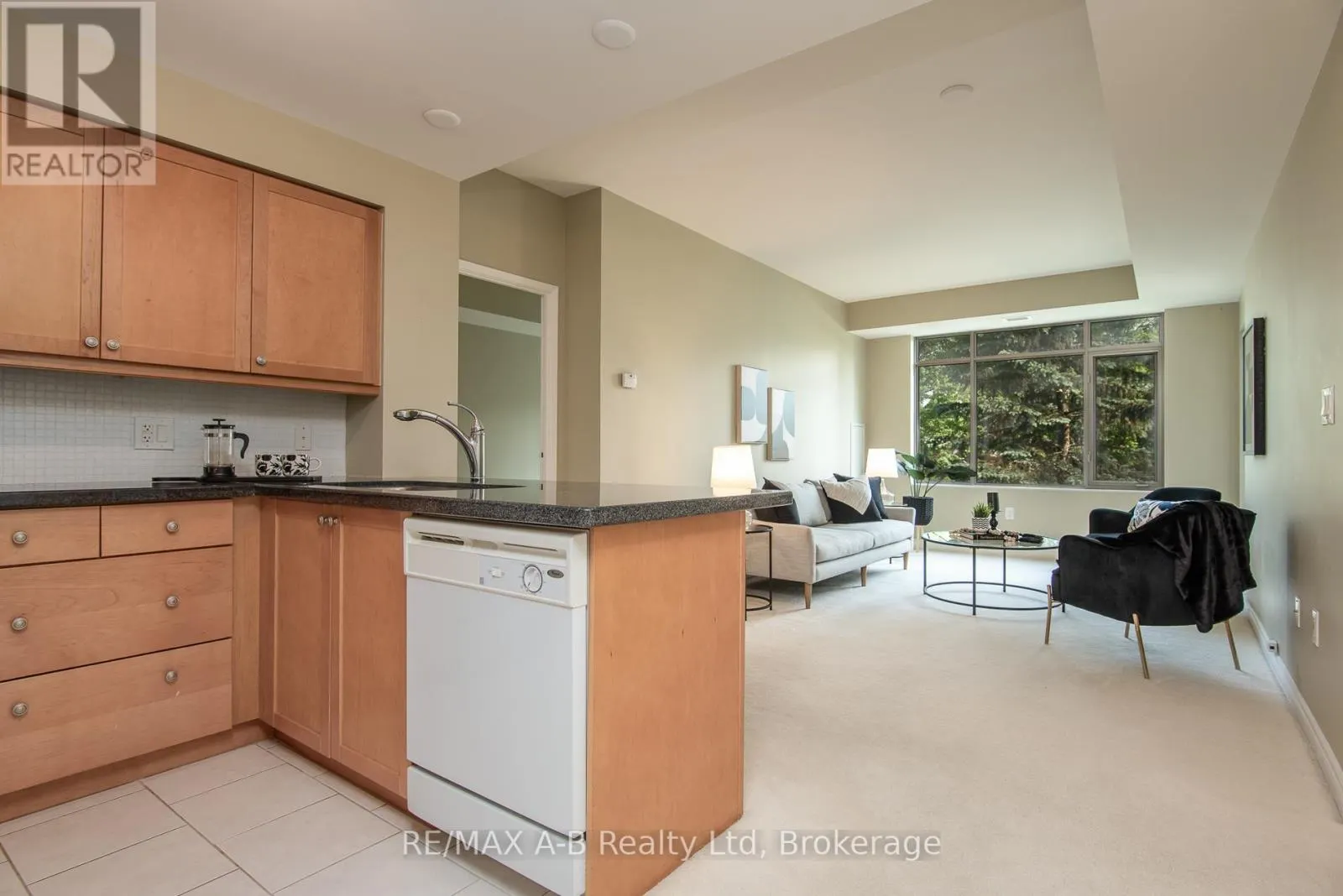 202 - 400 ROMEO STREET N, #202