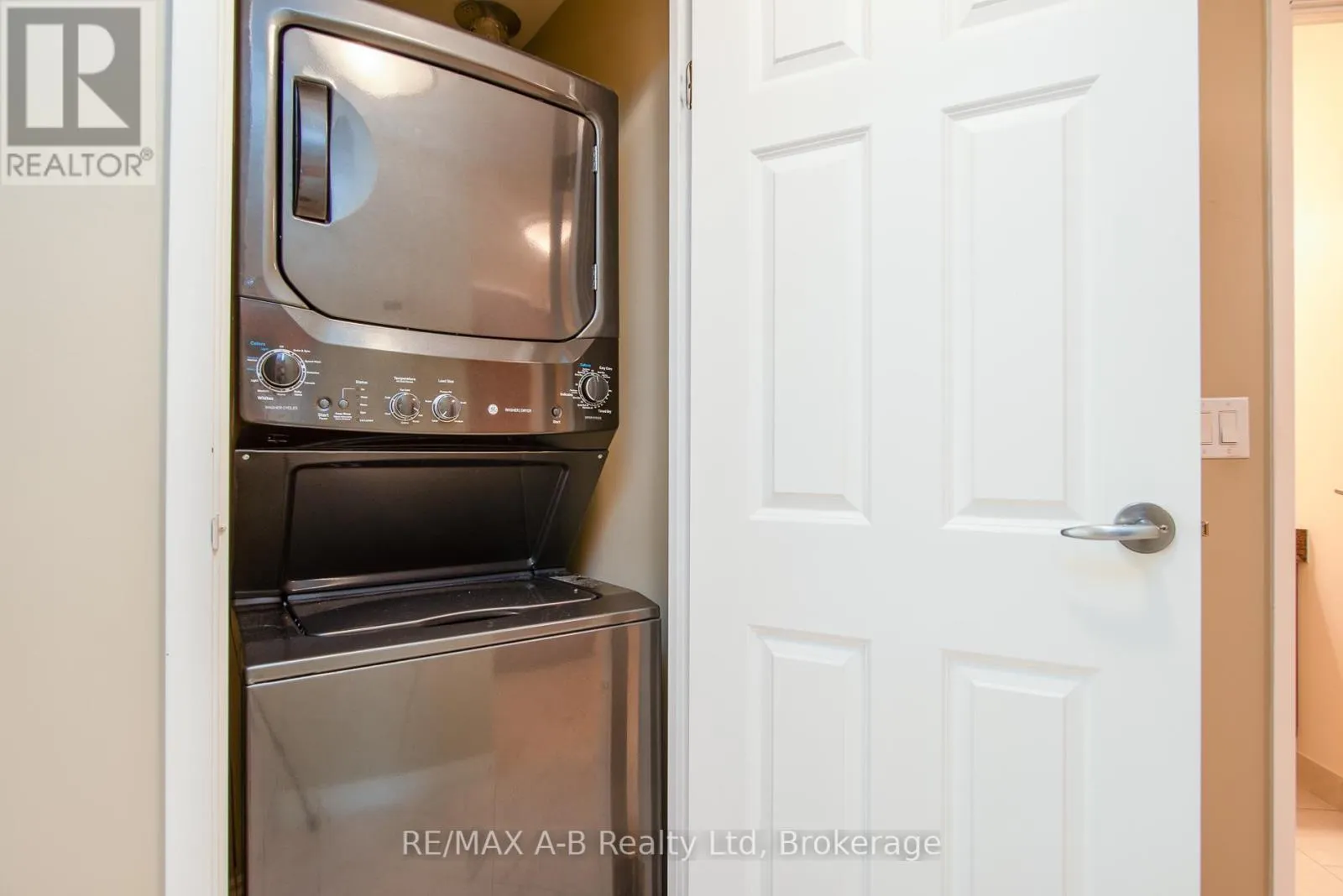 202 - 400 ROMEO STREET N, #202