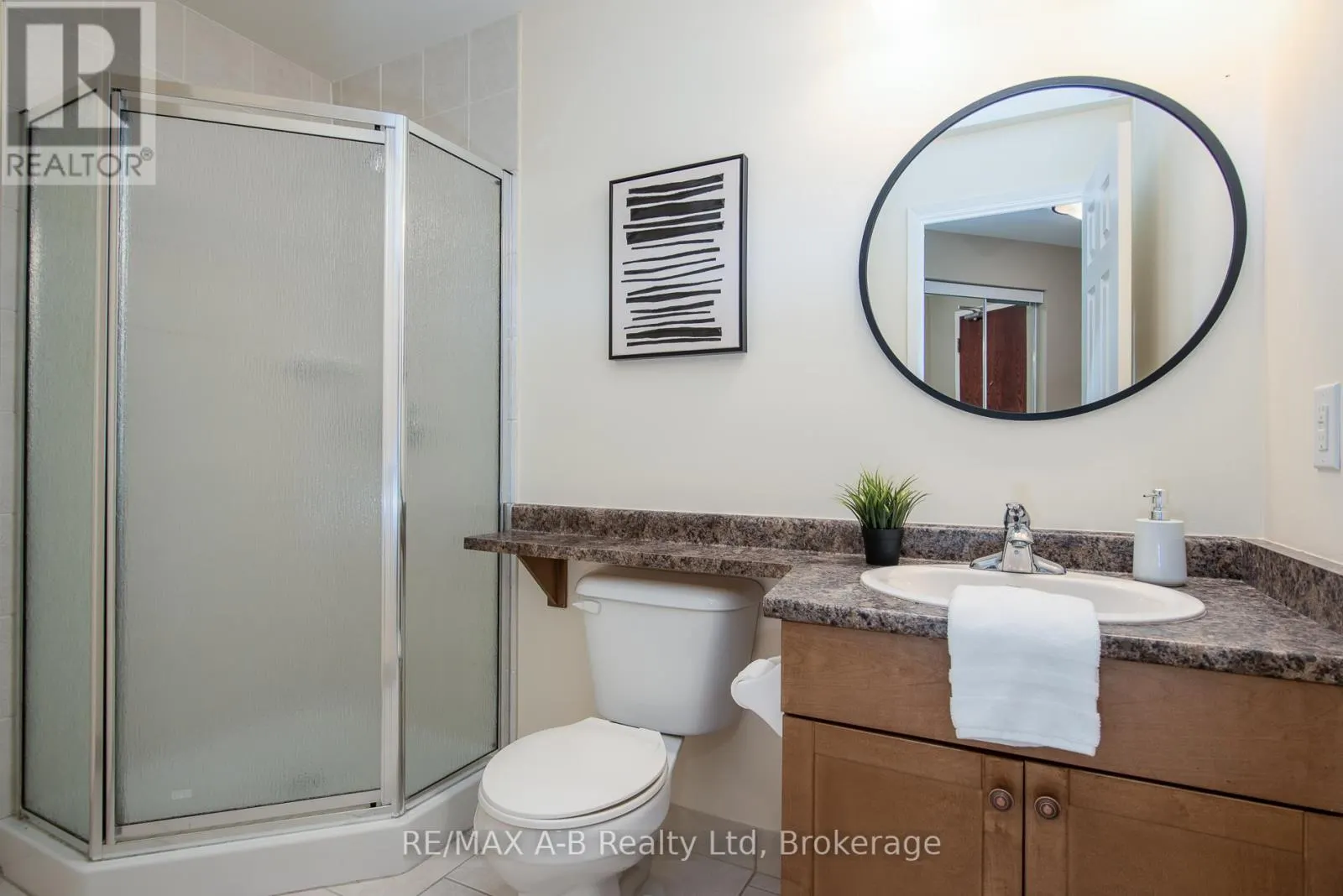 202 - 400 ROMEO STREET N, #202